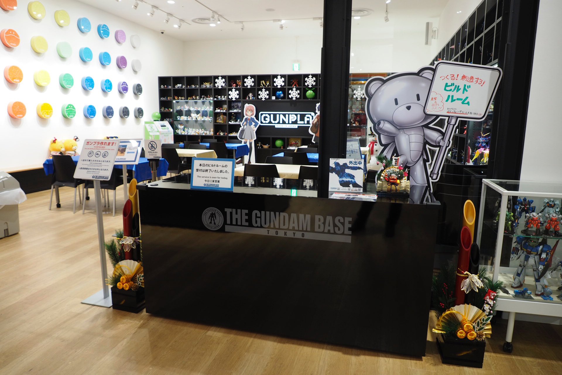 よっくん On Twitter ガンダムベース東京のビルドルームでは ひと足先にお正月モードに 奥のベアッガイさんもおしゃれしてました Https T Co Lcvkhm5ouz Twitter