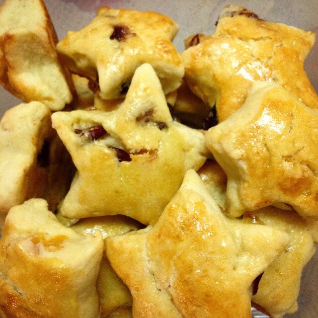 littlefoodfairy's tweet image. Apricot and cranberry mini #scones, as Christmassy as I can get this year 😄
Here's to a better new year!

littlefoodfairy.com/2018/12/aprico…

#christmasbaking #christmas2018 #homebaking #lowsugar #safeeating