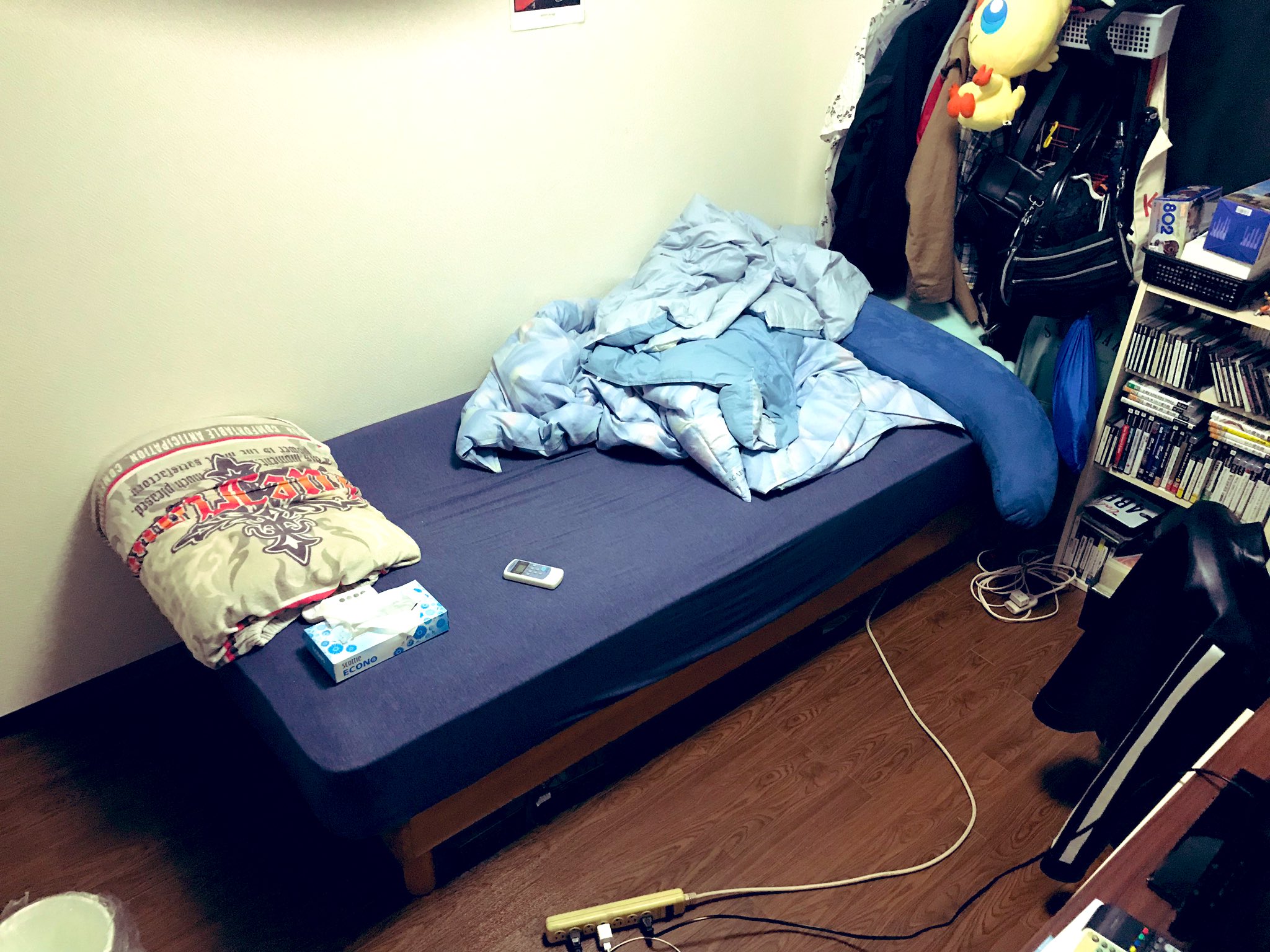ざーぶとん キレ男 5 5畳の僕の部屋が綺麗になったよ 汚い時のは見せられないよ 気分を悪くするからね 布団が汚ねえ T Co Rvwslarnen Twitter