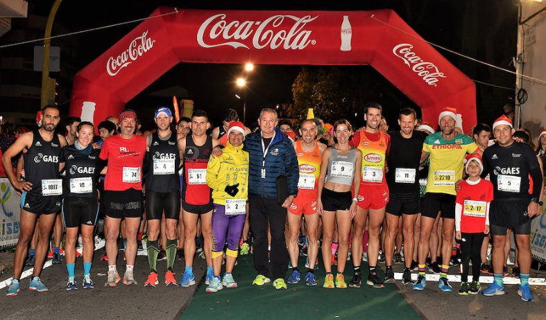 MANUROCAFORT's tweet photo. GRANDES ATLETAS Y CORREDORES POPULARES PARTICIPARON EN LA CLÁSICA XVIII SAN SILVESTRE DE ROCAFORT 2018 CON UN EXCELENTE AMBIENTE FAMILIAR Y DEPORTIVO QUE ABARROTARON LA PLAZA MAYOR. 
Desde el C.A.@RocafortRunning os deseamos unas Felices Fiestas y un buen año 2019 https://t.co/CZq8RXFRx1
