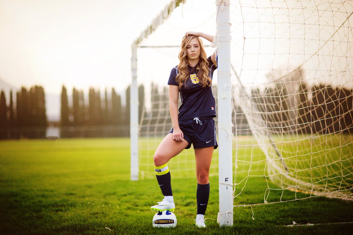 MandyRasmussen8's tweet photo. Last Senior Sunday of 2018!! 💙⚽️☀️
Praying these next 5 months until graduation doesn’t go by too fast!! @mikennajo5
#EOUCommit #Classof2019 #MyBeautifulGirl #SunnyWrightPhotography #SeniorSunday https://t.co/od2TlQ7pV6