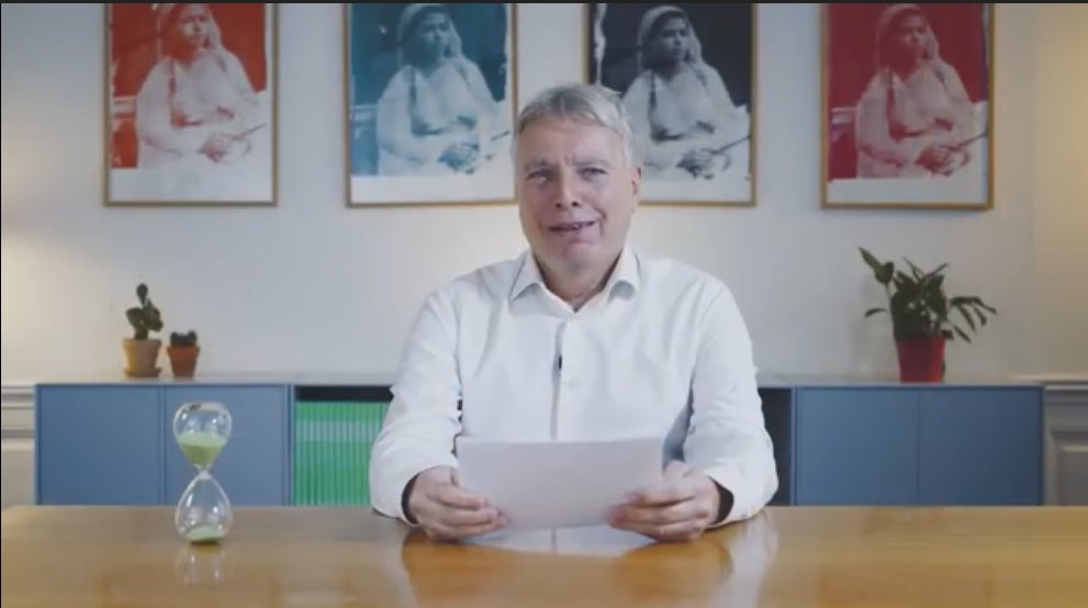 alternativet_'s tweet photo. Ikke siden atomkapløbet i 1953 har vi været så tæt på global menneskeskabt katastrofe, som vi er nu. Så lad os sætte dommedagsuret i stå og løse klimakrisen. I Alternativet har vi modet og den politiske vilje. @uffeelbaek’s nytårstale👉🏼 https://t.co/aCCWm7zLbj #dkpol #derforuffe https://t.co/J926T7ROry
