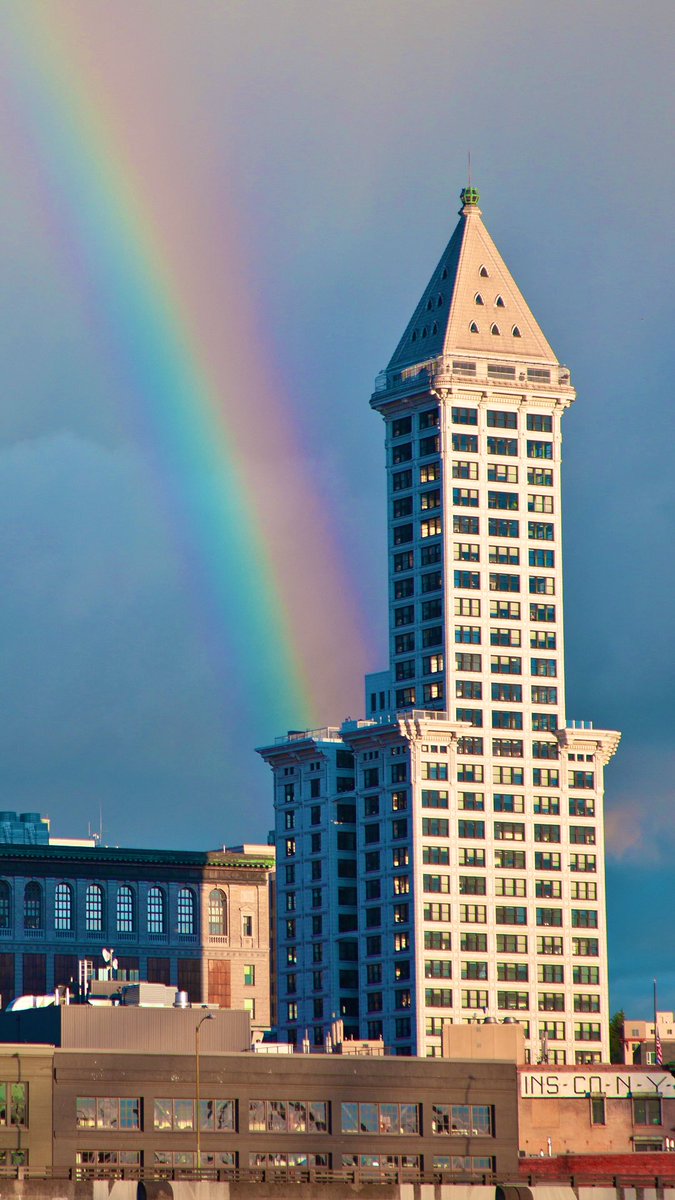Sebastian_Arden's tweet photo. Gorgeous end to the day and year.  May the wind be at your back. Happy New year. 
.
.
.
.
.
.
.
.
.
#ThePhotoHour #500pxrtg #eyeem #snapwire #piclogy #wanderlust #seattle #rainbows https://t.co/41hLAlXPPv