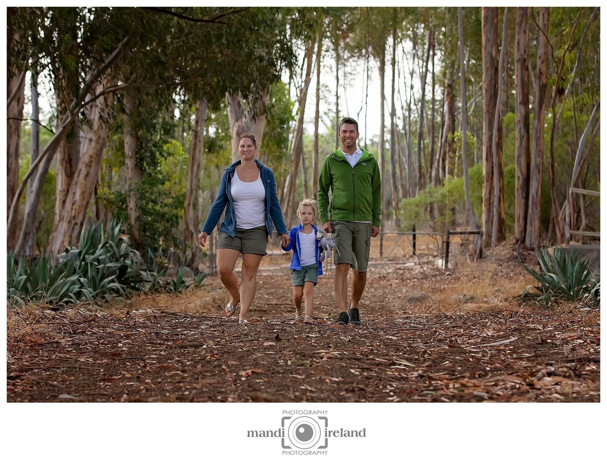 ElLionsFarm's tweet photo. How gorgeous are these family photographs recently taken at El Lions by talented photographer Mandi Ireland. #photoshoot #familyphotos https://t.co/wUhQ8cwDcr