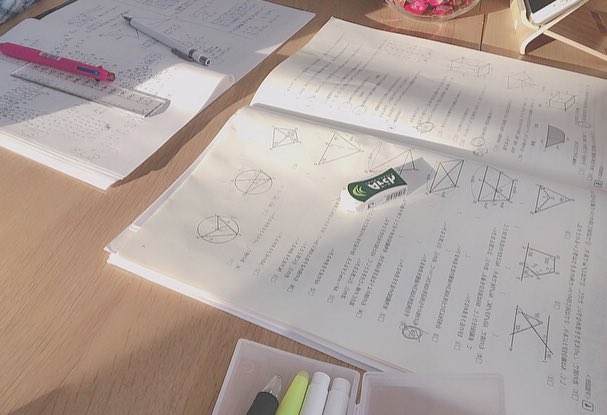 cc_study's tweet image. 2018年。

人生初の受験生
上手くいかないことだらけで戸惑うことも多々ありました
でも、いつも私の先には憧れの高校がありました

精神的にも強く鍛えられたこの年は
きっとこの先の人生の糧になるでしょう🌱

1年間努力を共にした皆さん
今年もありがとうございました❁