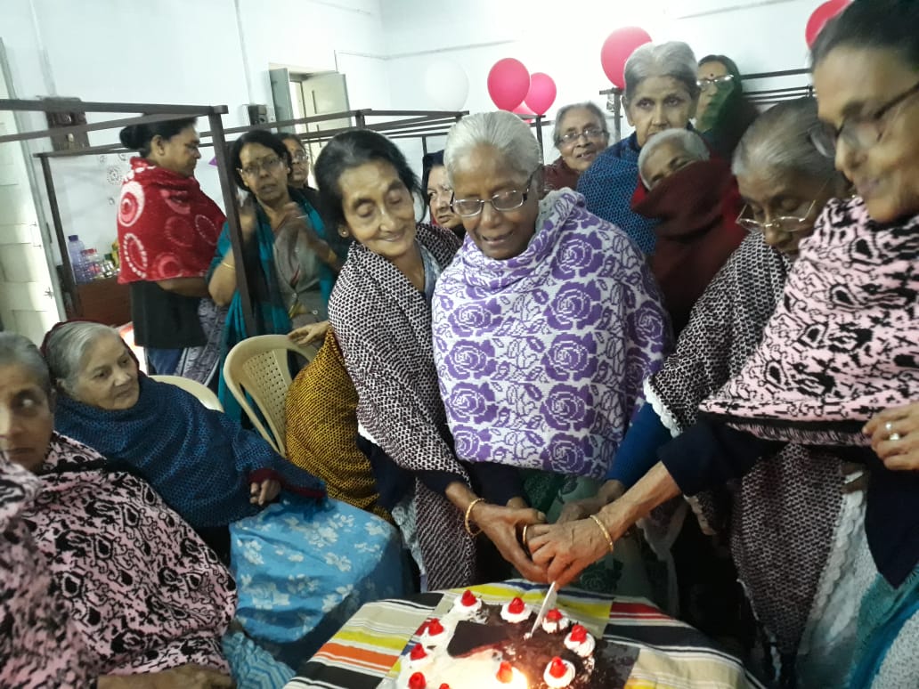ParthaC1976's tweet photo. @TCS GE Kolkata P4L activity continues @Year end celebration @ABWU Oldage Home@AnupamSinghal5 @tcsjohn2001 @RakeshDevpura @vivekjadon9 @sudeep_mazumdar  @ashok_pai @People_TCS https://t.co/vm7TPS4GCO