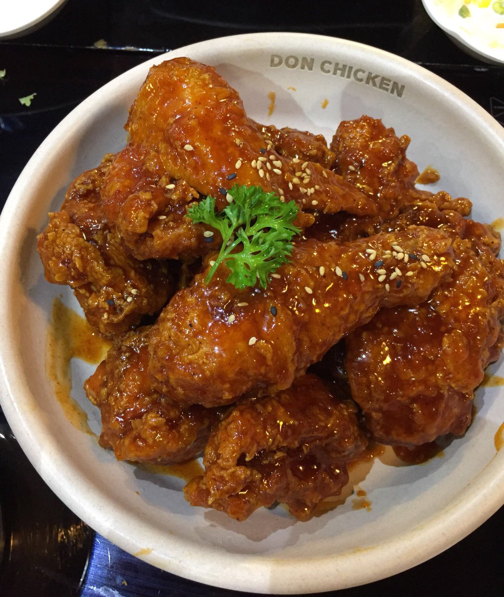 juliejan41's tweet photo. New Year’s Eva dinner with my honey
#donchicken #KoreanCuisine in #HoChiMinhCity https://t.co/5qQ4ratv2o