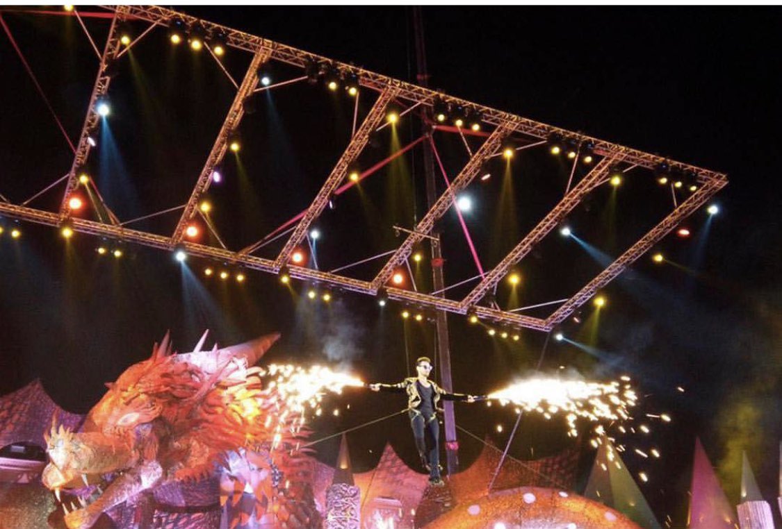 Tune in &amp; don’t miss Aayush’s performance tonight at 8pm at the #starscreenawards !!!
