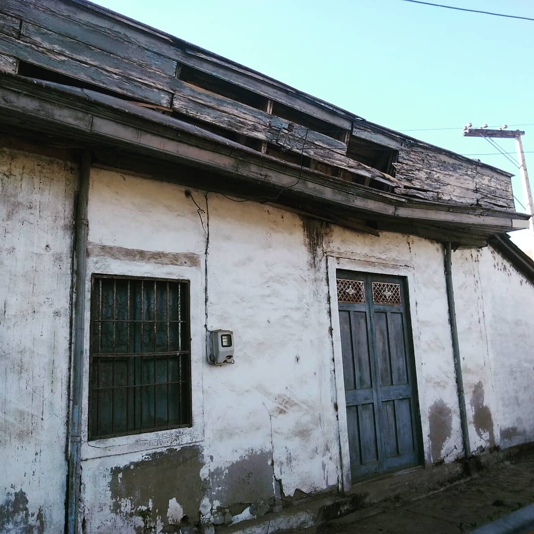 AdobeTierra's tweet photo. Culminamos el 2018 afinando los detalles para iniciar nuestro proximo ciclo de talleres en obra, se viene la magia del trabajo colectivo en la construcción de un proyecto cultural en Mandinga, comuna de Melipilla #restauracion #patrimonio #casadeadobe #biblioteca #comunitaria https://t.co/KYzfkOySbI