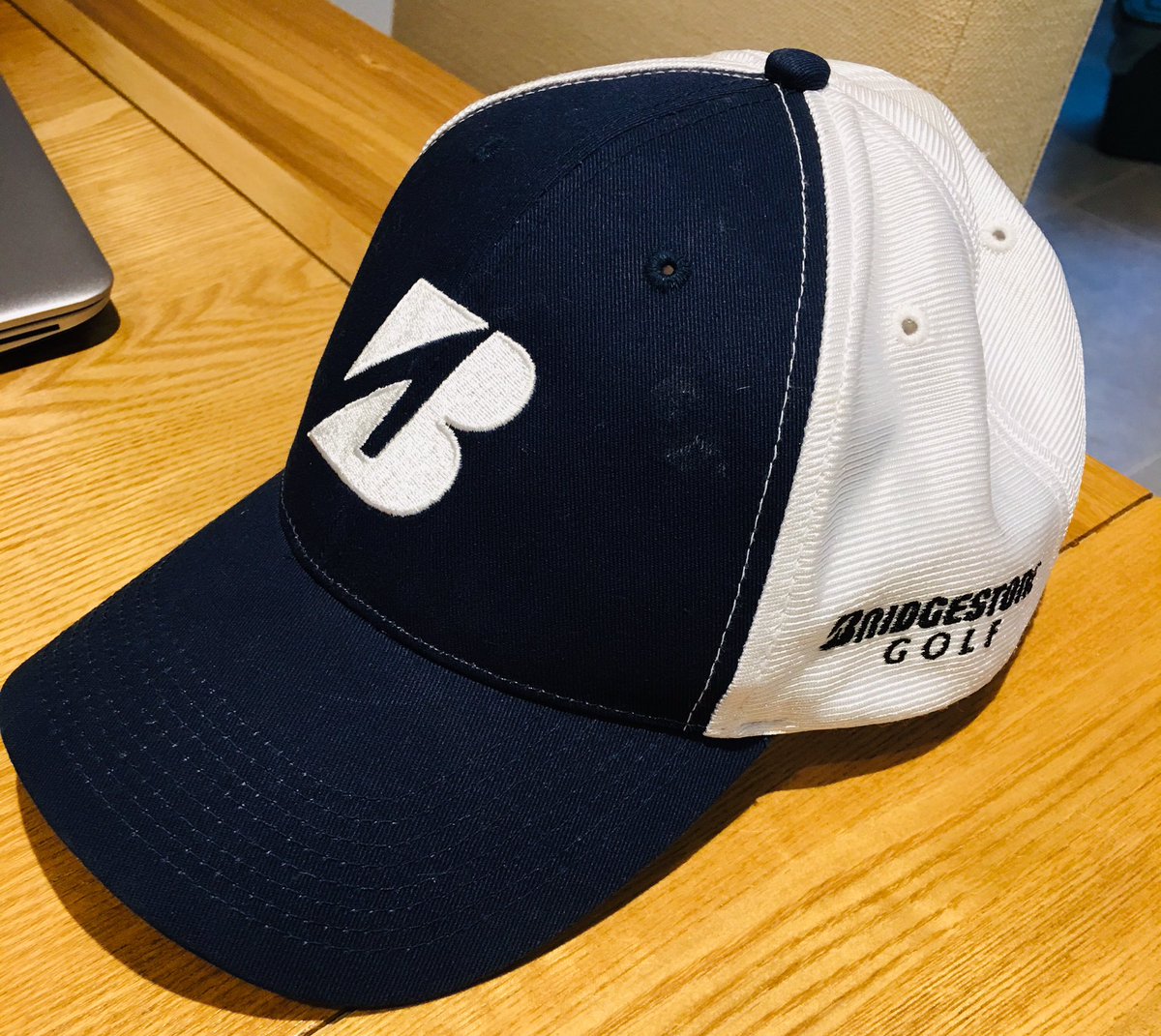 Pulled out a retro <a href="/bridgestonegolf/">Bridgestone Golf</a> cap for the final day of 2018... 👌🏼#HappyNewYear