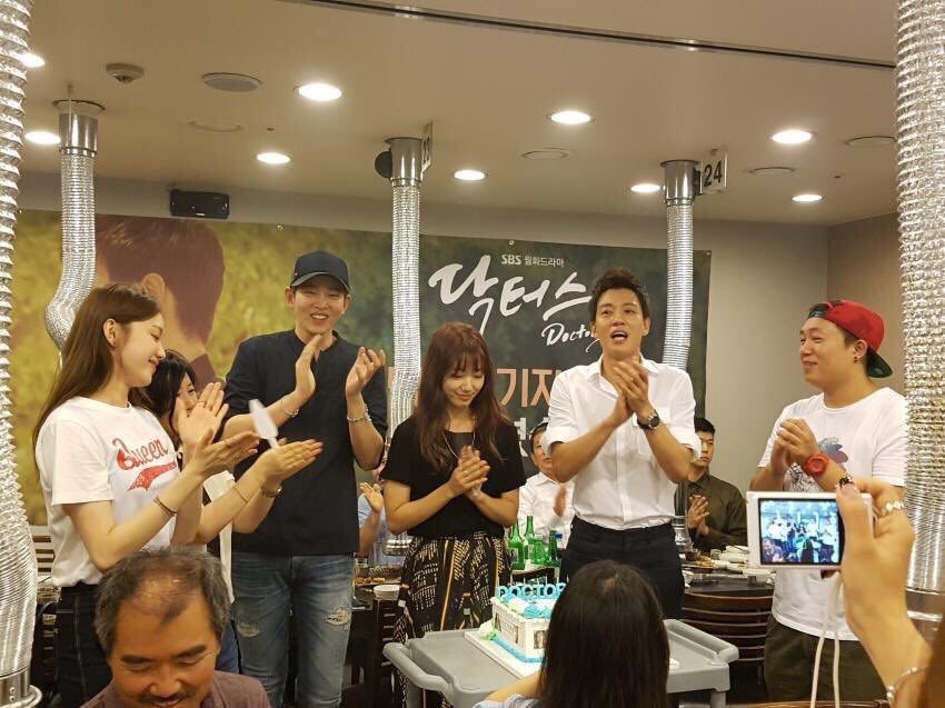 tasyayh's tweet image. same restaurant again? #WrapUpParty #Heartstrings #Doctors #MemorieOfTheAlhambra #ParkShinHye