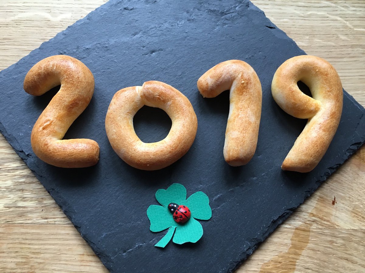 Ich wünsche euch einen schönen Silvesterabend. Kommt gut ins Neue Jahr 🍀 Bleibt oder werdet gesund und verliert nicht den Mut. Es geht immer wieder eine Türe auf ❤️