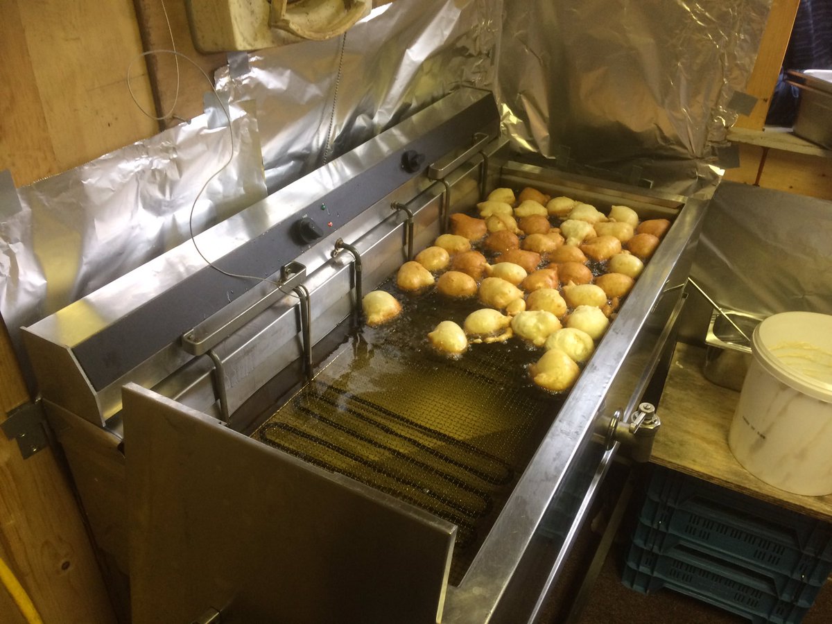 Jaaaaa we zijn weer los #oliebol