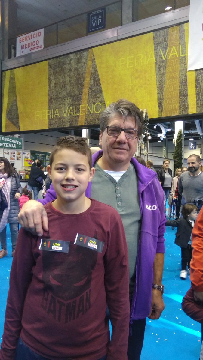 RealFalla's tweet image. Ayer visitamos Expo Jove, tanto la comisión infantil como la mayor, junto con nuestras delegadas de infantiles y capitaneados por nuestros presidentes Iván y Paco. ¡Lo pasamos fenomenal!

#realfalla19 #realitos #cuentaatrasparafallas #vivalareal