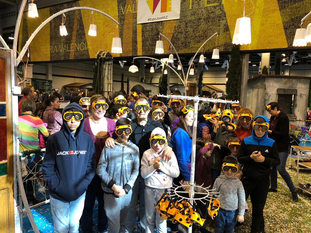 RealFalla's tweet image. Ayer visitamos Expo Jove, tanto la comisión infantil como la mayor, junto con nuestras delegadas de infantiles y capitaneados por nuestros presidentes Iván y Paco. ¡Lo pasamos fenomenal!

#realfalla19 #realitos #cuentaatrasparafallas #vivalareal