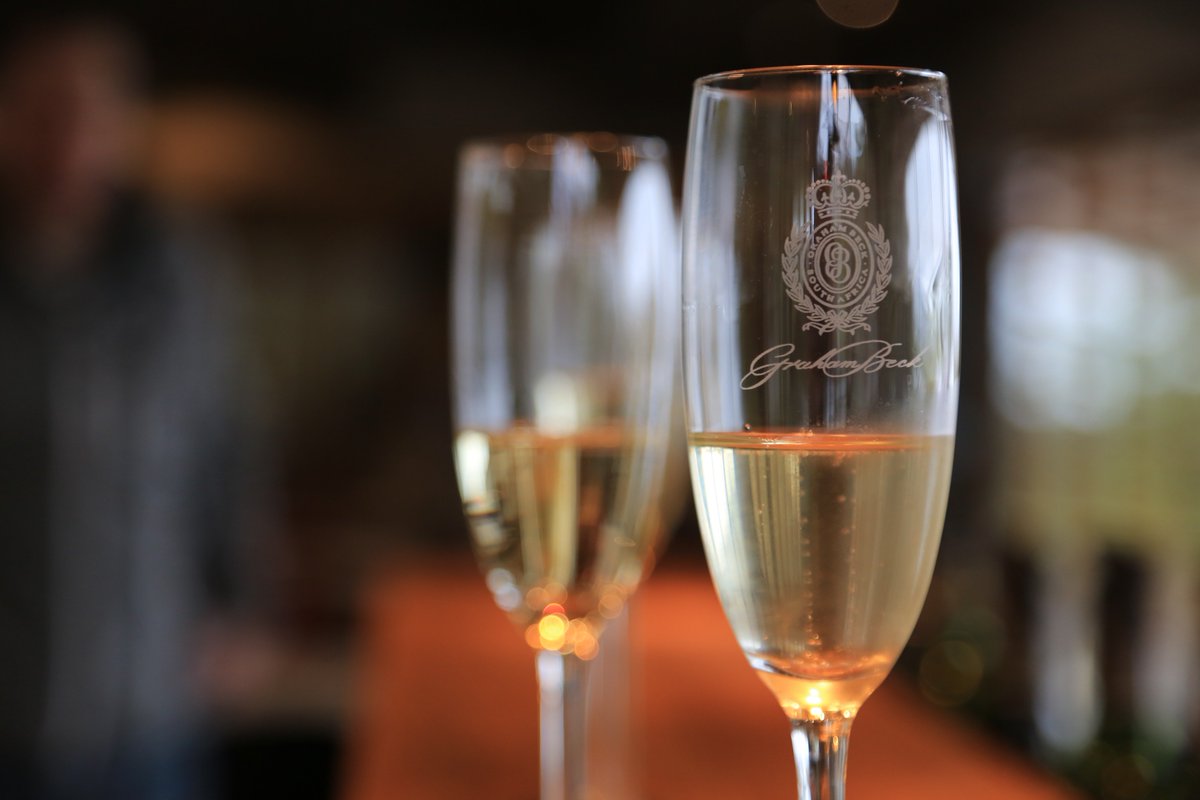 Dalle 18:00, Rastello 31 è aperto per festeggiare il nuovo anno!
Solo per oggi, tutte le bollicine saranno scontate del 15% (sia calice che bottiglia)!
E a mezzanotte, per chi sarà in store, il brindisi sarà offerto da noi, insieme a cotechino e lenticchie! #R31 #CapodannoGorizia