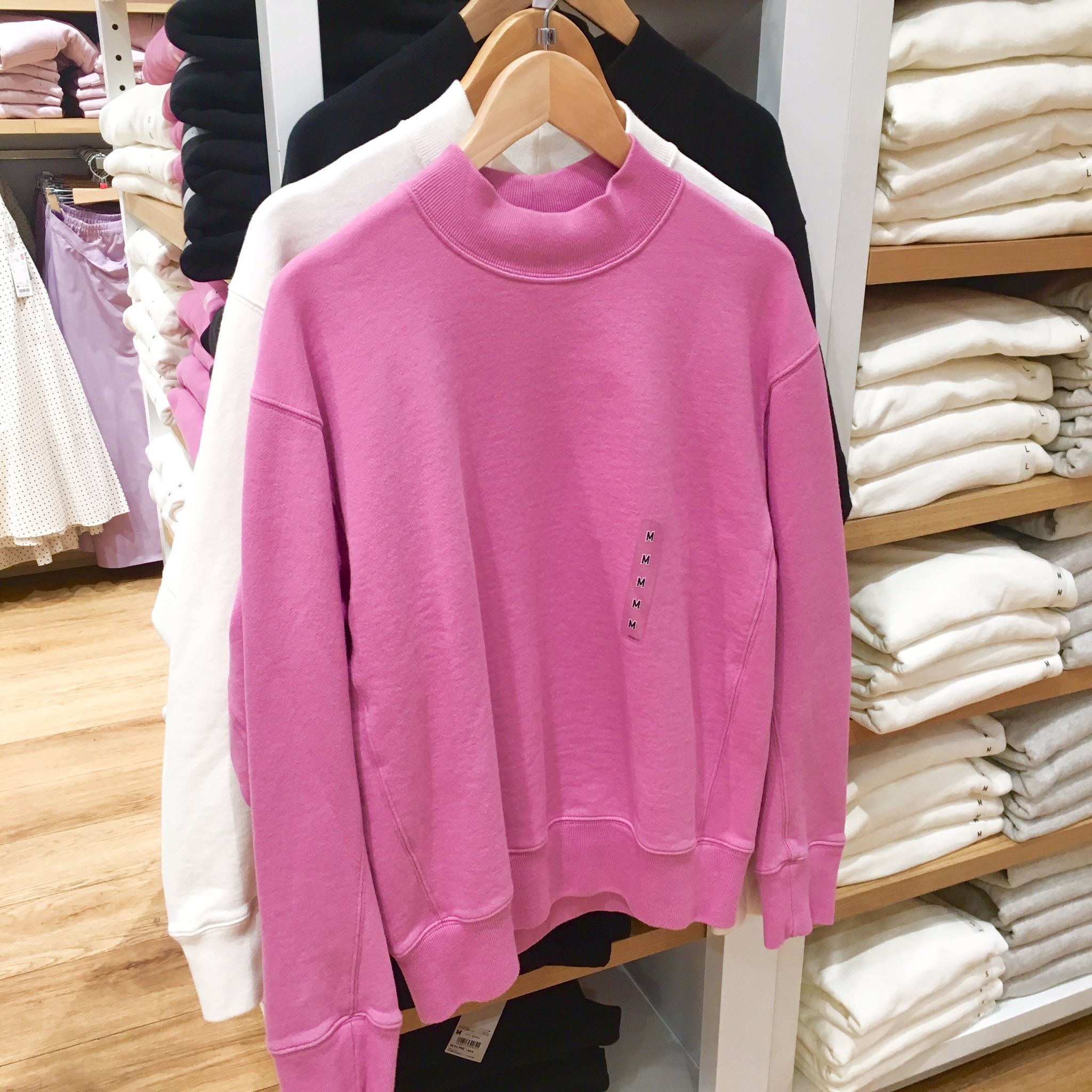 ねこぱん ユニクロユー新作 バブルガムピンクのスウェット可愛かった T Co Btculsfbwh Twitter