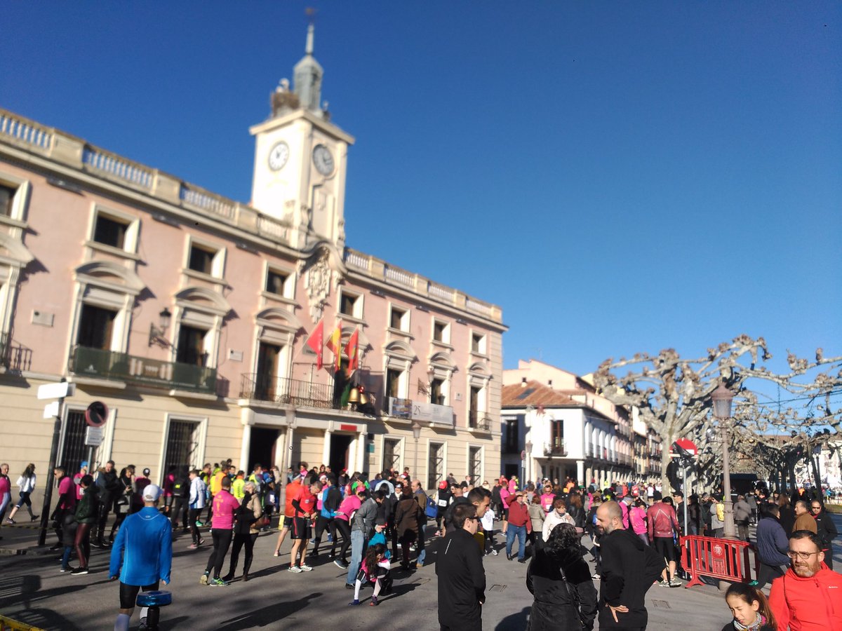 alberto__e's tweet photo. Hoy vamos a despedir el año corriendo la #SanSilvestre de #AlcaládeHenares, también con un fin solidario, a beneficio de #APHISA. ¡Feliz 2019! https://t.co/GoIDtOvBbR