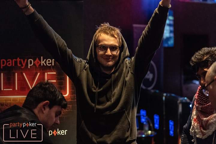 VGCPoker's tweet photo. Wow!! 2,009 entries and £200,900 prize-pool.
Well done Champ - Kaxolis Norinkevicius!
An OUTSTANDING effort by all of the staff. Thank you for the AMAZING support from our GREAT poker community! We look forward to a FANTASTIC 2019! @partypoker
@partypokerlive #VGCPoker #Leeds https://t.co/TzyAqHUcqi