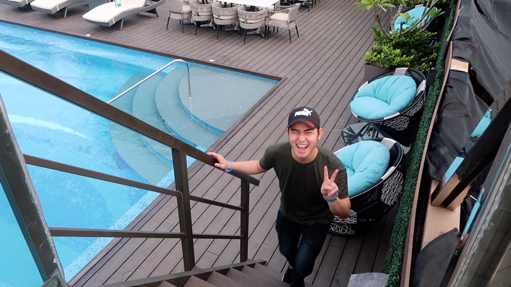 iamyongm_'s tweet photo. Thank you mga bai sa pagiging parte ng 2018 ko! Pinasaya niyo ang taon ko!😁 Salubungin natin ang 2019 na may ngiti para good vibes at masaya tayo sa darating na taon! 😁 May new video nga pala tayo mga bai, panuorin niyo na din! Payt payt lang bai 😁😁😁

https://t.co/TCITe5DeLB https://t.co/Kq7eZfgOVU