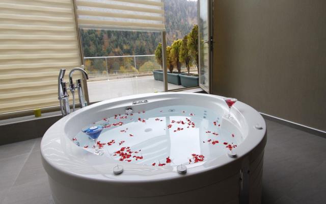 Ruhunuzu Dinlendiren Jakuzi Modelleri!..

yapiesbanyo.com/blog/icerik/ru… …

#jakuzi #jakuzimodelleri #çiftkişilikjakuzi #jakuzikeyfi #jacuzzi #jacuzzitime #banyo #bathroom #bathtub