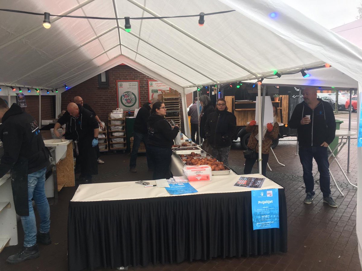 Geweldig! Het #baexems #peloton weer de #oliebollenactie voor #rftr2019 #inactievoor <a href="/kwf_nl/">KWFKankerbestrijding</a>! Zet ‘m op 💪🏻 <a href="/LMuijsenberg/">Loek Muijsenberg</a> #vanbilsentransport