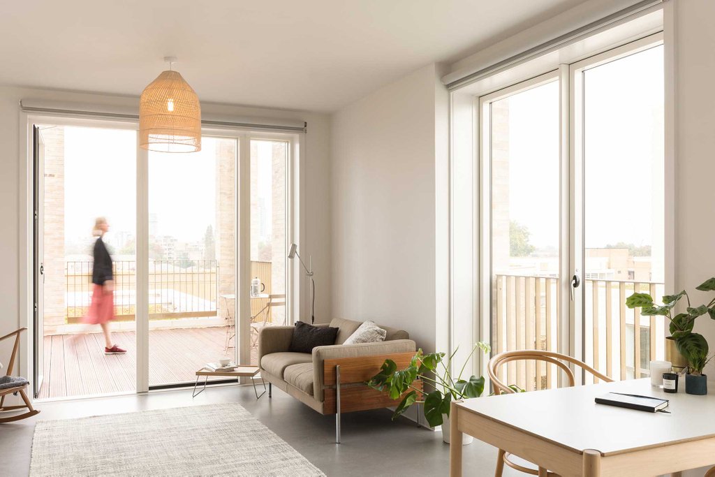 IdealcombiUK's tweet photo. Lovely living areas at the award winning King's Crescent regeneration project in London.
Architect: @karakuseviccarsonarchitects
Photo: @landers_photos
#idealcombi #windows #kingscrescent #living #londonarchitecture #architecture #dezeen https://t.co/NosJueGFyG