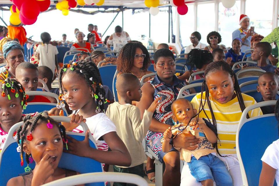 STL_ABIDJAN's tweet photo. Un #Noël2018 🎄 inoubliable et magique en famille 🥳 
C'était les 2️⃣3️⃣ et 2️⃣5️⃣ décembre derniers à bord de STL Abidjan biensure ! https://t.co/mYjweav53v https://t.co/23CXvOe4c7