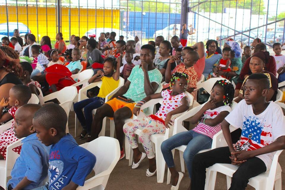 STL_ABIDJAN's tweet photo. Un #Noël2018 🎄 inoubliable et magique en famille 🥳 
C'était les 2️⃣3️⃣ et 2️⃣5️⃣ décembre derniers à bord de STL Abidjan biensure ! https://t.co/mYjweav53v https://t.co/23CXvOe4c7