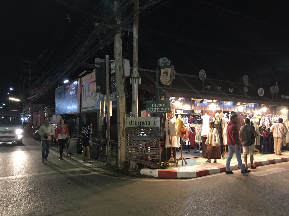 Diary_stranger_'s tweet photo. #ถนนคนเดินปาย คนเยอะสำหรับนักท่องเที่ยว แต่สำหรับแม่ค้าคนน้อยกว่าทุกปี ถ้ามาปายต้องแวะคนเดินให้ได้ #reviewpai #reviewthailand #บันทึกคนจร https://t.co/cViYzKpY2K