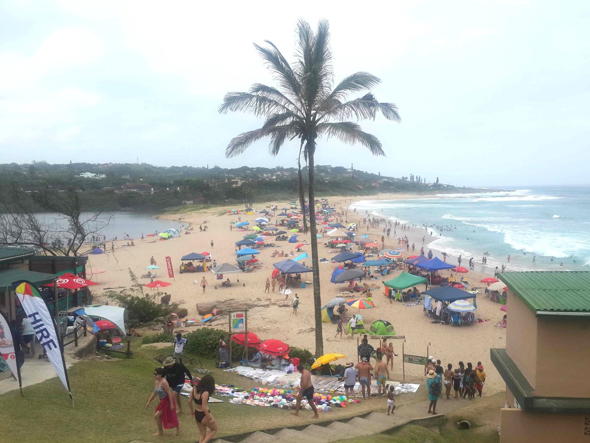 EnviroMeant's tweet photo. Travelled with my family to the South Coast today!
Southbroom beach in Kwazulu-Natal is absolutely beautiful. So many tourists on the beach today. Perfect weather, perfect waves...
#southafrica #TravelWithMrsTourismWorld 
#Go2See #Go2Experience #Go2Travel @SouthAfrica @SamsungSA https://t.co/AdUQkAd7Hr
