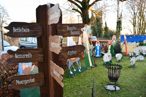 DurfteZorgenOis's tweet photo. Oisterwijk:  Moergestel Kerstdorp in film en foto https://t.co/l1WhjPecbB https://t.co/cK7FB0tX6d
