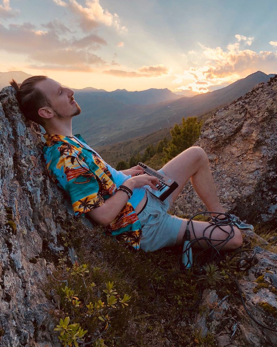 Hinter mir liegt ein zauberhaftes Jahr, in dem ich viele Visionen in hörbare und sichtbare Realität verwandeln konnte. Vielen Dank für die Aufmerksamkeit! Am Horizont erscheint die vielleicht beste Tour, die ich je gespielt haben werde und natürlich der #11tejanuar