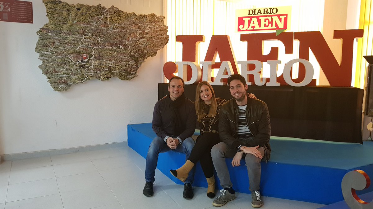 EnfSaludDigital's tweet photo. 🎉Sorpresa para acabar bien el año 😍🎉
📌Entrevista a los tres #Jiennenses de @ffpaciente en el @DiarioJAENes para dar a conocer esta gran Asociación https://t.co/Xw9lptz0EM
Fue un gran ratico compartido con @enfermeroinnova y @MiguelDlaCamara en #Jaen
#JaenTopic #FFpaciente https://t.co/UXdJ0TQxy8