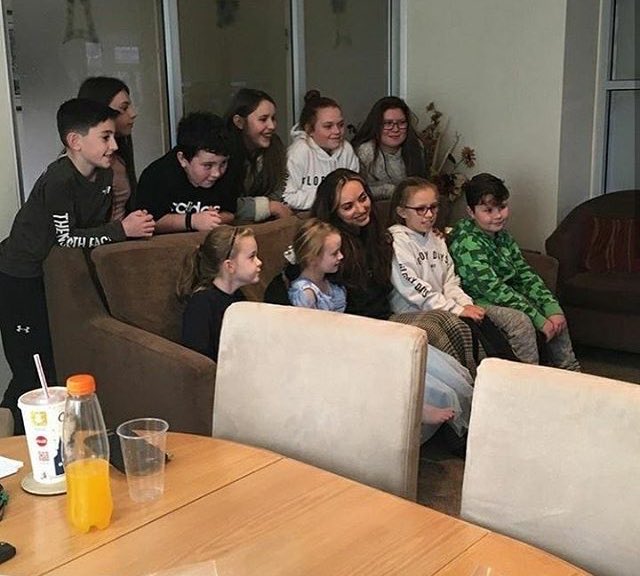 JThirlwallPol's tweet photo. 📸 | Jade dwa dni temu z dziećmi w fundacji "Cancer Connections” https://t.co/BmR9uWGKi2