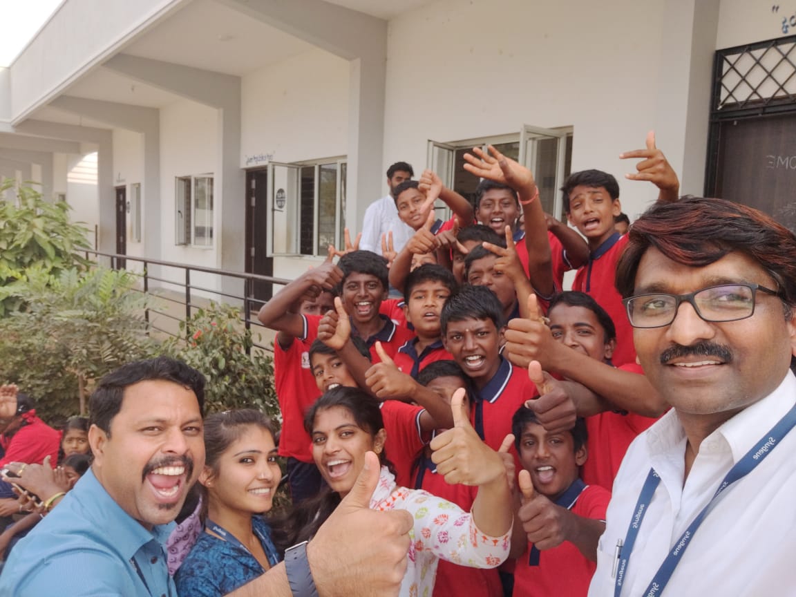 SyngeneIntlCSR's tweet photo. Members of the Syngene Voluntary Action Group (SVAG) in association with @Biocon_FDN organized a day-long fun-filled sports activity session for the children of the Hennagara Govt. School. Special prizes were awarded to the winners. @SyngeneIntl #CSR #SyngeneCSR #BioconFoundation https://t.co/OtQevOcLnp