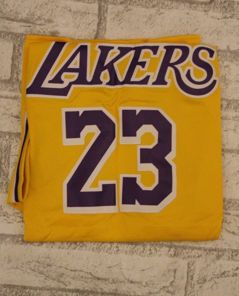 NBAWorld8's tweet photo. وصل حديثاً : 
قميص ليكرز الأصفر بطباعة ليبرون 23 👑.
السعر : 149 ريال - لطلب عبر الرسائل الخاصة
أو لطلب عبر الموقع ⬅️ https://t.co/4c9uEe3Nc5  
• الدفع عند الاستلام | تحويل بنكي✅.
• مدة التوصيل 3-5 أيام
- 0508584568 - https://t.co/D50wYMom66