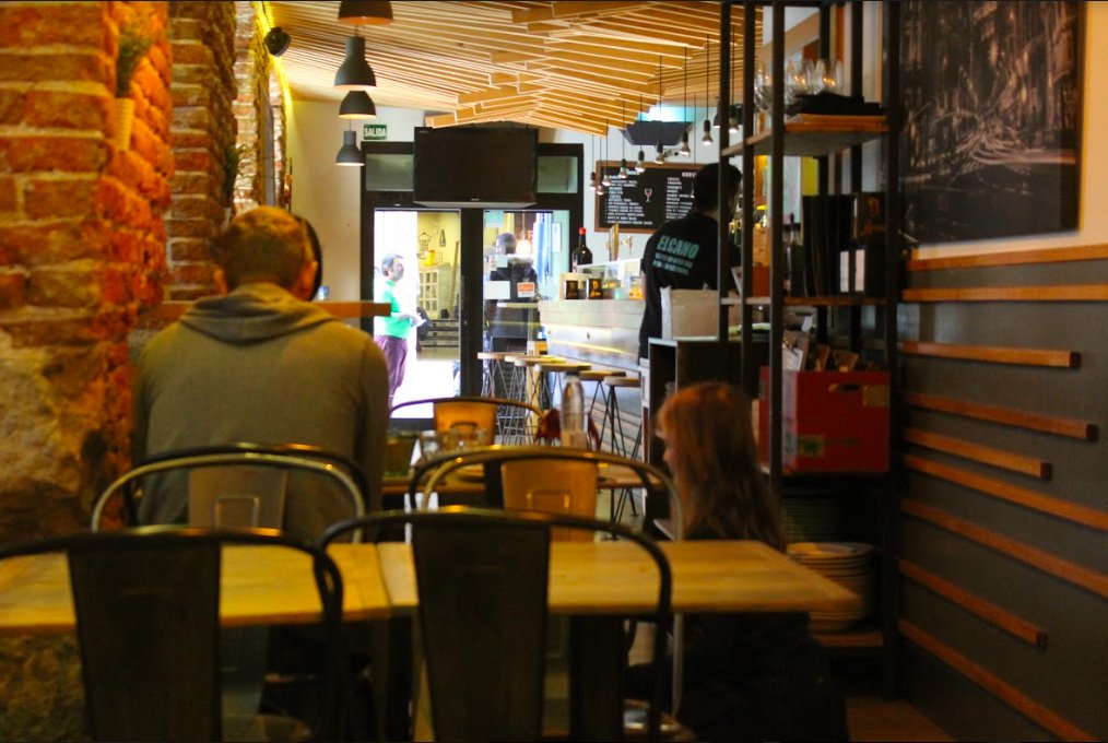 ¿Nos tomamos la última del año en #ElcanoRestaurante? ¡Feliz salida y entrada del año! 🥂🎆