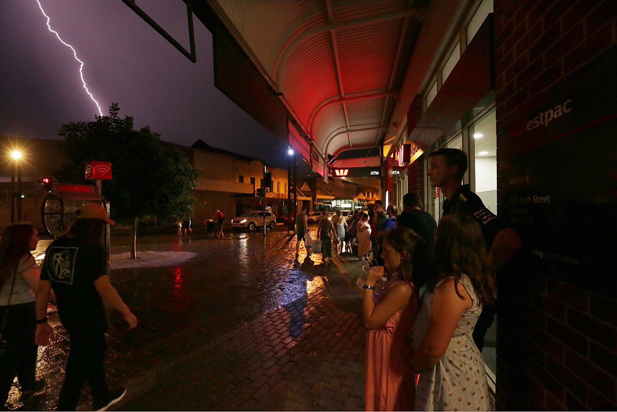 Simone De Peak tweet media