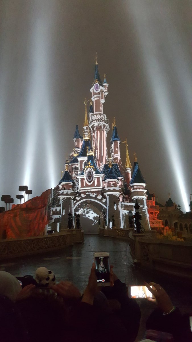 72Duclos's tweet photo. Super séjour a @DisneylandParis magic 😍 https://t.co/lDS6ipBk6u