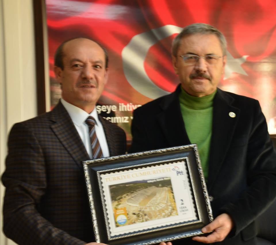 golhisarbld's tweet photo. PTT PAZARLAMA VE SATIŞ SORUMLUSU  BETÜL KAYA GÜNGÖR BELEDİYE BAŞKANIMIZ DR.RAMAZAN CANURAL'I MAKAMINDA ZİYARET ETTİ. https://t.co/l39RMBQBzl