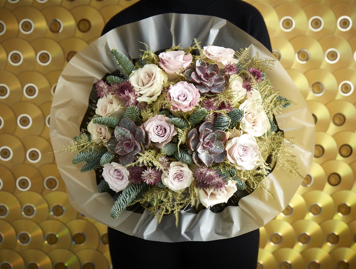 Here's hoping your #NewYearsEve is filled with glitter, sparkle and bling!