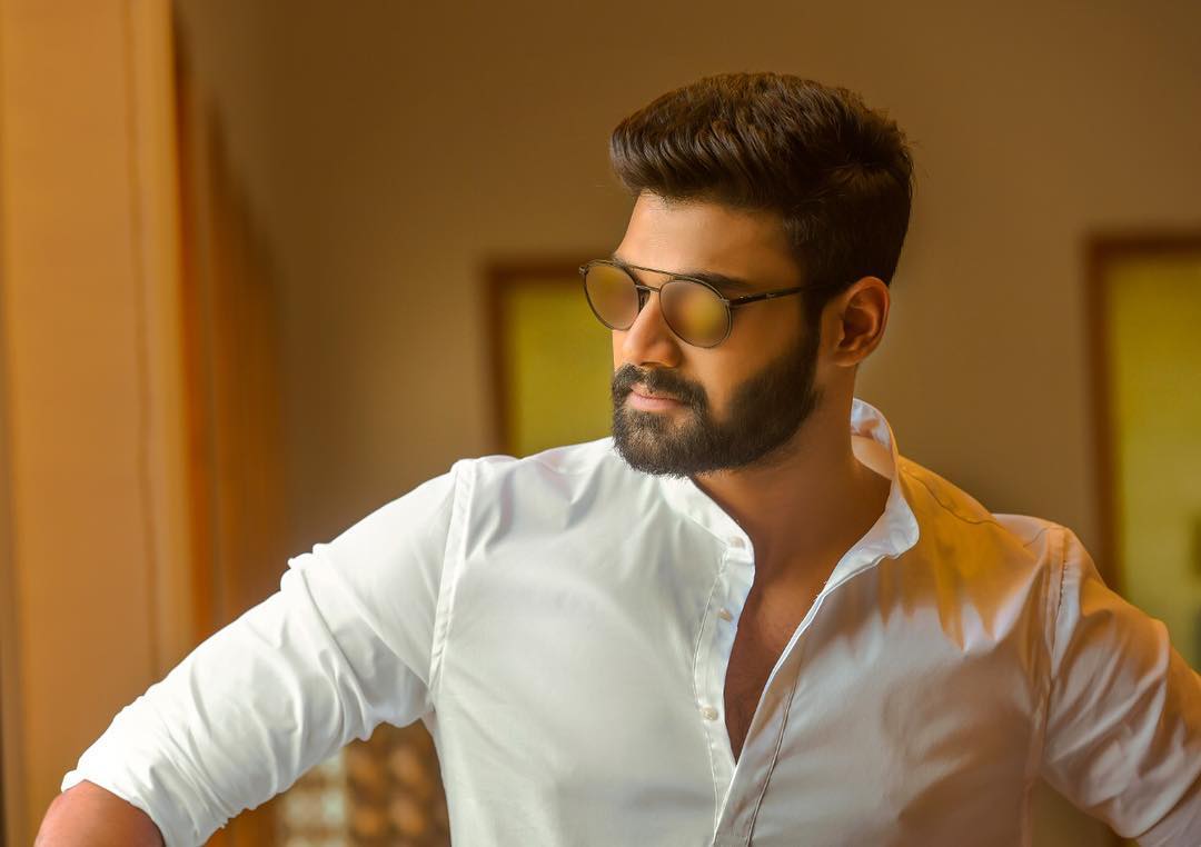 BSaiSreenivas's tweet photo. Before 2⃣0⃣1⃣8⃣Ends,
Let Me Thank you all
Who Made 2018 Beautiful For Me.
I Pray that U B Blessed With a Faithful and joyful Year ahead https://t.co/JxuNquUy3J