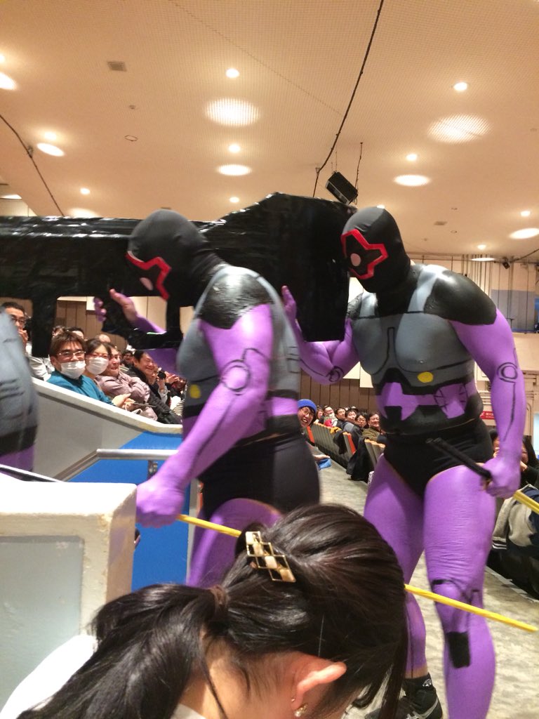 米井さとし 年越しプロレス後楽園ホールに来てます 高木三四郎達のチーム 黒い三連星 の出来が良すぎて笑うわ 入場で会場をグルグル回った後はあっさり負けたけどもw 米井さとし 年越しプロレス後楽園ホールに来てます 高木三四郎達のチーム 黒い三連星 の出来が良すぎて笑うわ 入場で会場をグルグル回った後はあっさり負けたけどもw