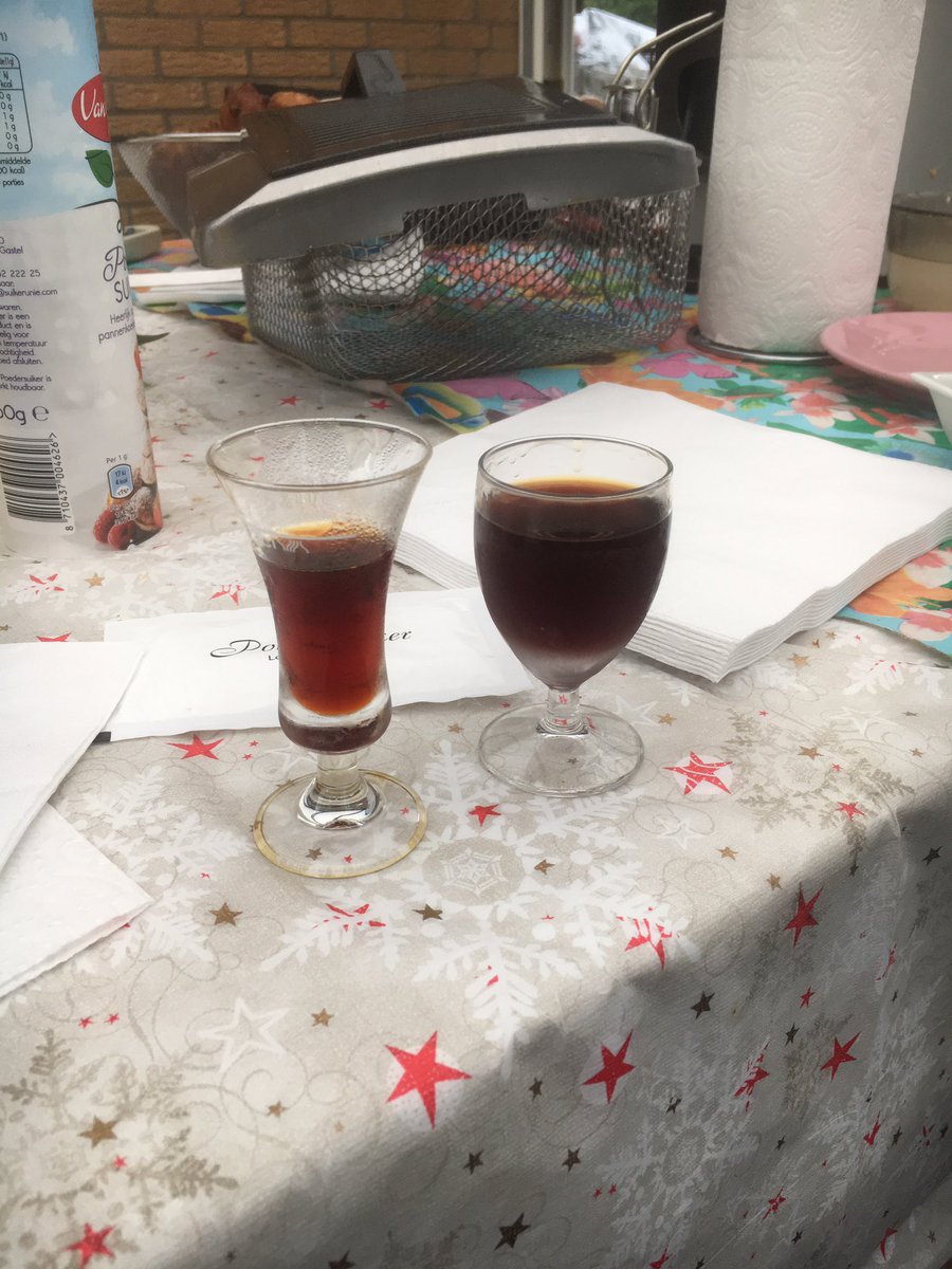 Runeeej's tweet photo. De racende reporters hebben het eerste goede adresje bij tante Willy alweer gevonden! #buurtzoeperfm https://t.co/9Q0YMv2QuU