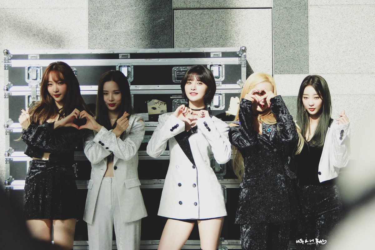 Veggo_Lyn's tweet photo. 2018년 동안 수고많았고요 5XID❤️
덕분에 행복한해였어요 #알러뷰
2019년에도 행복하고 아프지말고 많이 웃고 복만 받으면 좋겠어요
새해 복 많이 받으세요~
#솔지 #LE #하니 #혜린 #정화 #EXID
#SOLJI #AHNLE #HANI #HYELIN #JEONGHWA
@EXIDofficial https://t.co/tGQht3pAus