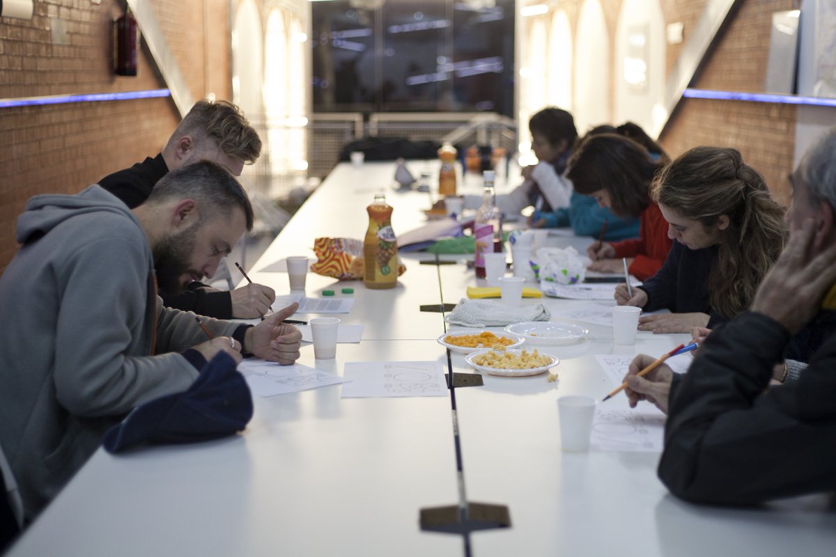 Os deseamos un 2019 lleno de creatividad y en el que nos escuchemos un poco más para poder seguir construyendo juntos y juntas unos espacios públicos más democráticos y,por tanto,más públicos. Imágenes de La Mina Films de la acción Conversación Caminada. #ImaginaMadrid