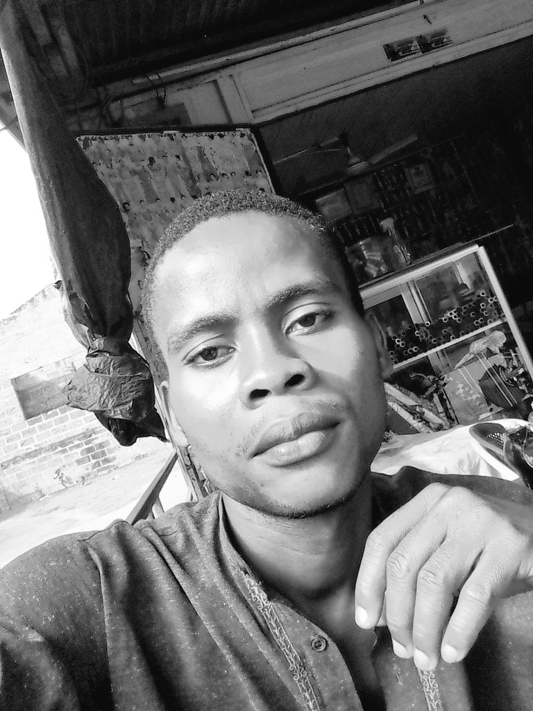 Senanu_f's tweet photo. Goodbye to 2018...... I wish my #2019 better opportunities.......... come my way...
@maylovelovable
@NuworkporP
@SedudziD
@a_agyeiwaah
#TweetClass https://t.co/MQHZbKUTMK