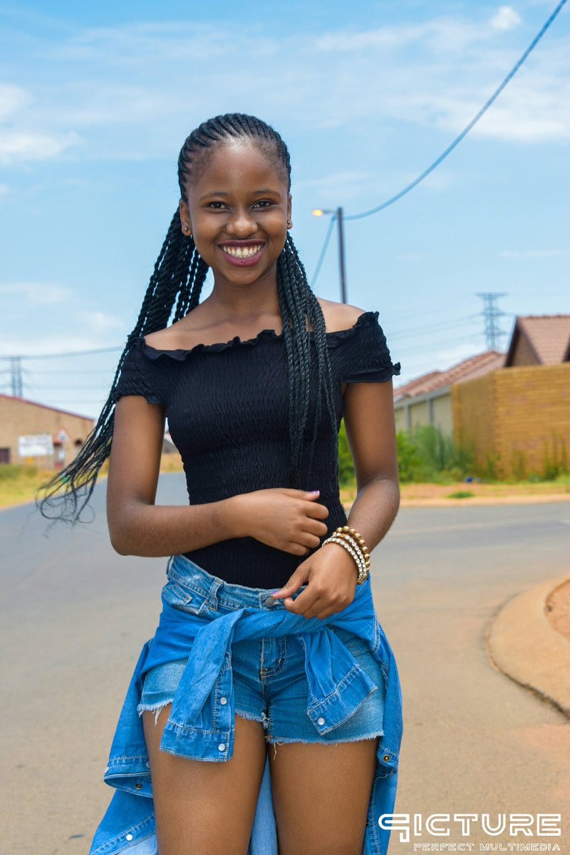 PicPerfectSnaps's tweet image. Lebogang ✨🔥
·
Shot by @SuperiorZargar 
#MadeInMyImage
#NewYearsEve Post
#NYE2018 last Post
@PhindilePi1 @Cindy_Makhathin @Thandolanga01 @ThandoClementyn @Xoli_Gatya