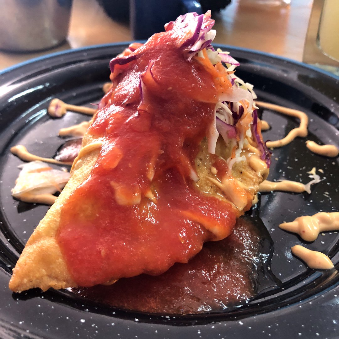 LaTimonela's tweet photo. Esta empanada es lo mejor que te va a pasar hoy 😎
.
.
.
#timonela #mariscos #chapu #chapultepec #restaurante #foodgdl #foodporn #empanada #monday https://t.co/Ol5zXGOyLr